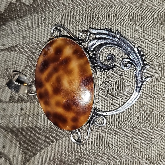 New Silver Plated Leopard shell pendant - Picture 1 of 6
